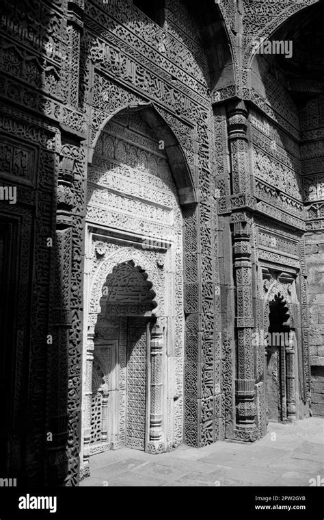 Tomb of Iltutmish, Delhi, India Stock Photo - Alamy