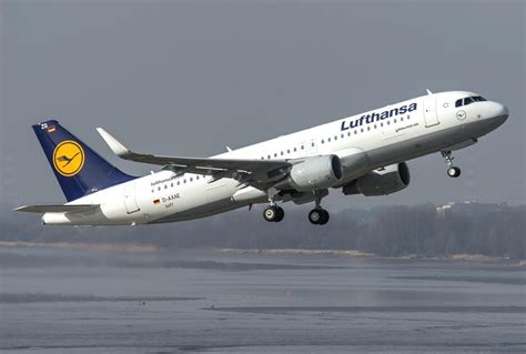 Flottenmodernisierung - Lufthansa holt ersten A320 mit Sharklets ab ...