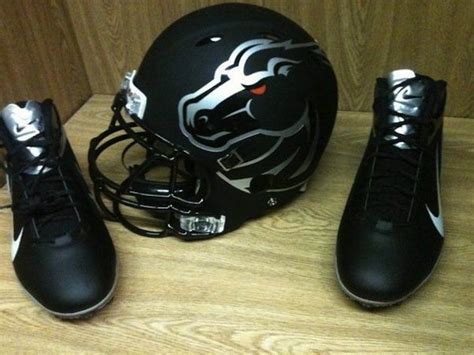 Boise State wins the award for best black helmet (PHOTOS) | Dr ...