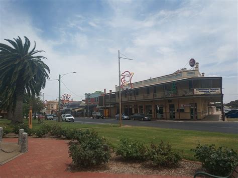 Nhill Accommodation - Caravan Park, Motels, Camping, Food & Map, VIC