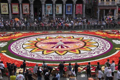 Brussels rolls out stunning flower carpet - ABC News