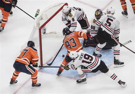 Blackhawks stun Oilers 6-4 in series opener