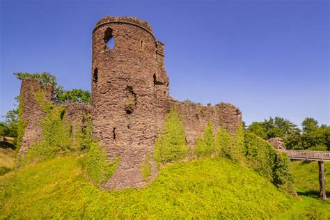 Explore a Historic Castle Tour of the Brecon Beacons - BBHC