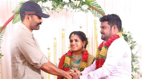 Dhanush surprises his assistant at his wedding, poses with the couple ...