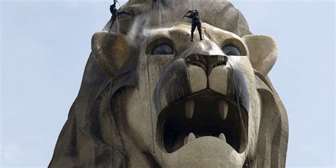 16 of the world's most incredibly huge statues - Business Insider