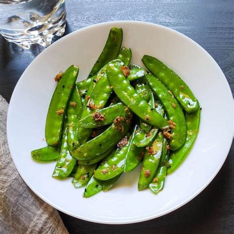 Stir-fried snow peas - A quick under 15 minutes Asian recipe