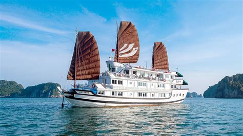 Halong Bay cruise with Bhaya Classic, Vietnam 2016 - YouTube