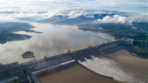 China on highest flood alert as 38m people evacuated | Three gorges dam, Flood, Big lake