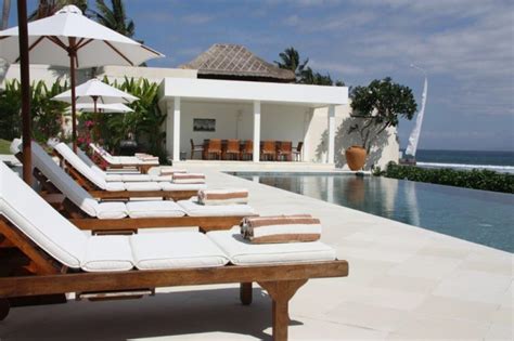 How To Rent Beachfront Villa Bali With A Low Price?