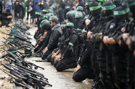 Hamas parades 2,000 armed fighters to mark its 27th anniversary | Daily Mail Online