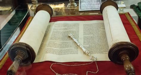 Man seized stealing Torah scroll from Kentucky hospital | World Israel News