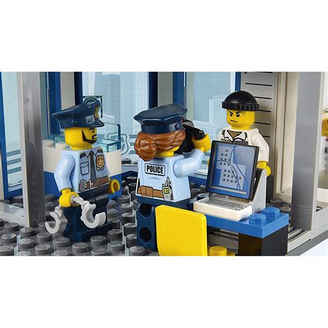 LEGO City - Police Station (60141) - maxidiscounts