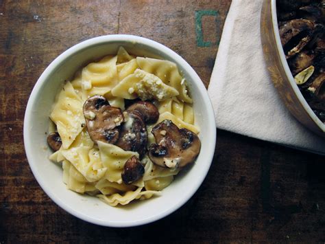 richy rich: buttery roasted garlic mushrooms with pasta | Everybody Likes Sandwiches