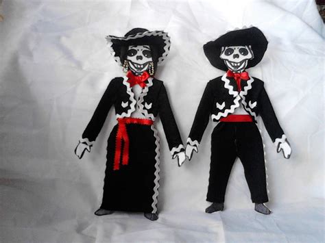 como vestir esqueleto de papel mariachi | Vestidos de calaveras, Calaveras para vestir, Calavera ...