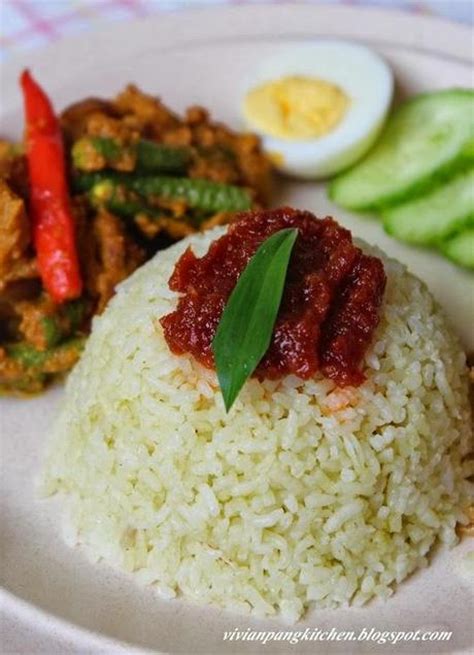 Pandan Nasi Lemak with Tumeric Chicken - Paperblog