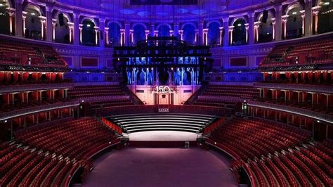 Royal Albert Hall: James Blunt show to be first full-capacity concert - BBC News