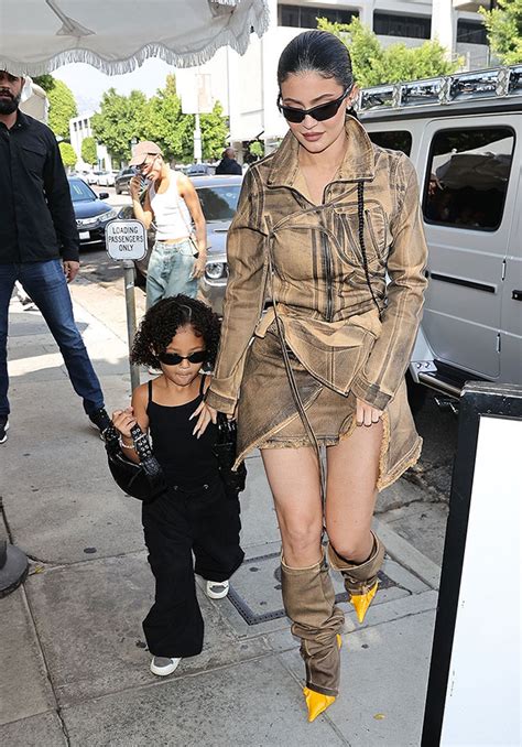 Stormi & Kylie Jenner Twin In Sunglasses For Lunch & TikTok: Photos ...