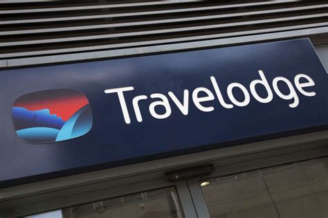 People can't believe they didn't realise what the 'Travelodge' logo ACTUALLY is - U105