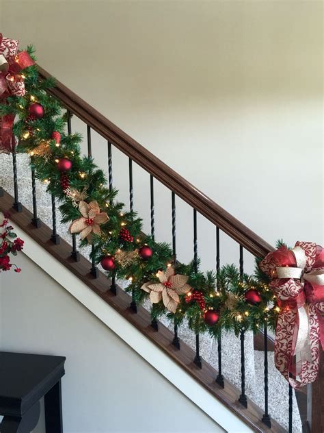 30+ Christmas Garland On Staircase – HomeDecorish