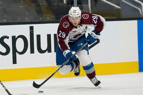 Nathan MacKinnon suffers injury late in Avalanche’s 4-0 victory at San ...