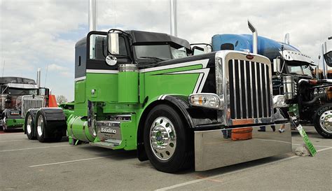 Mid-America Trucking Show - 10-4 Magazine