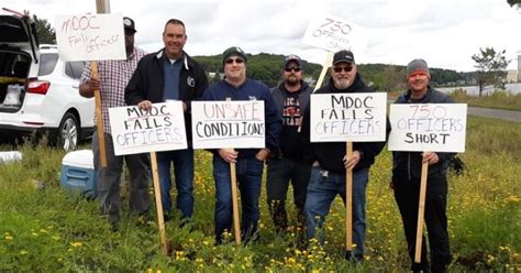 Correctional Officers Picket At Marquette Branch Prison | WKAR Public Media