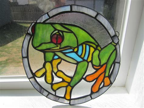 Tree frog. Stained glass suncatcher | Stained glass ornaments, Art ...