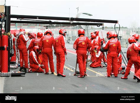 Ferrari formula 1 pit crew hi-res stock photography and images - Alamy