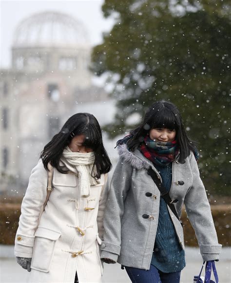 Heavy snow clobbers central, western Japan | The Japan Times