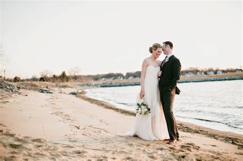 Wedding Wednesday: Chesapeake Bay Beach Club Coastal Wedding - The Mama Notes