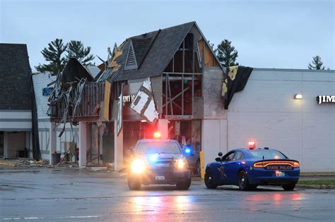 Gaylord’s tornado aftermath: Blocked roads, a curfew and so much debris ...