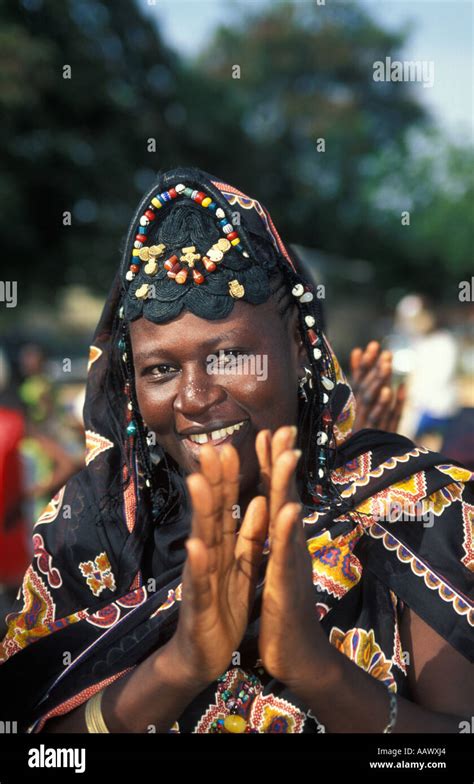 African women gambia traditional dress hi-res stock photography and images - Alamy