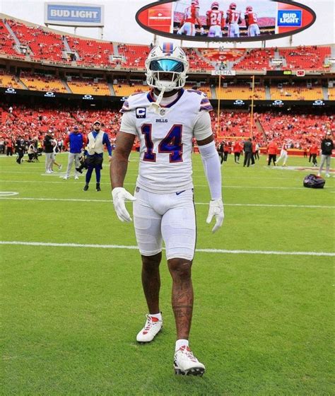 stefon diggs | Football outfits, Nfl photos, Nfl football pictures