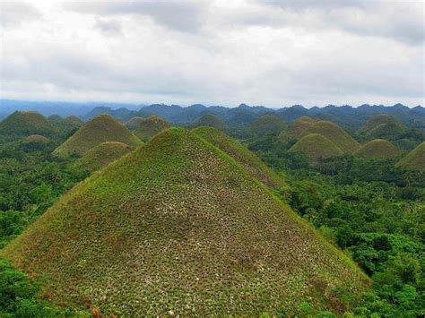 The Chocolate Hills of Bohol | Amusing Planet