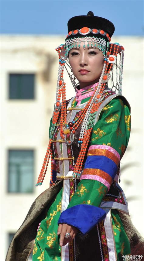 mongolian costume | Traditional outfits, Costumes around the world, Mongolian people