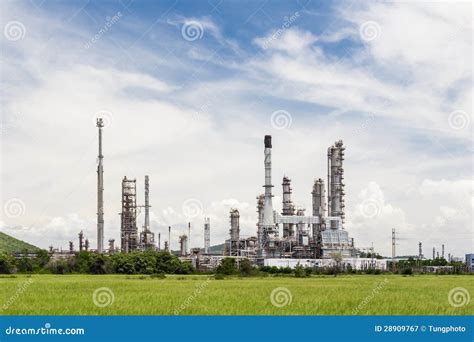 Oil refinery plant stock image. Image of blue, factory - 28909767