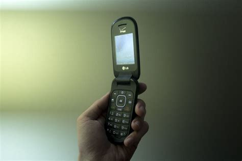 OPINION: Flip phones are the smart substitute to smart phones | Opinion | redandblack.com