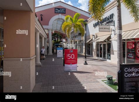 Orlando Premium Outlet Mall, Florida USA Stock Photo - Alamy