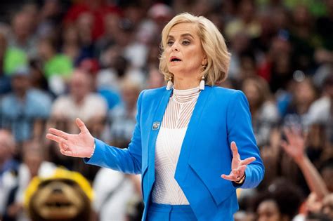 Hall of Fame women's basketball coach Kim Mulkey departs Baylor for LSU ...