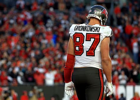 Tampa Bay Buccaneers TE Rob Gronkowski Retiring, Again