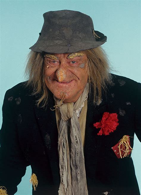 Infamous Scarecrow Worzel Gummidge Returns This December