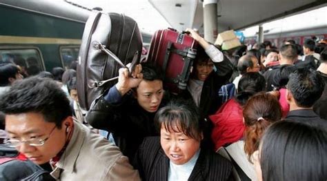 Crowded Train Stations in China (22 pics)