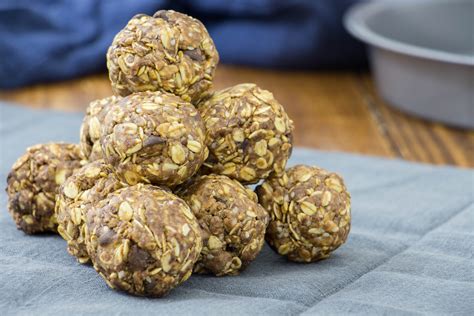 Chocolate Peanut Butter Protein Balls Recipe from Pescetarian.Kitchen