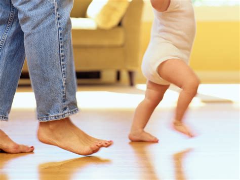 How and when will your baby learn to crawl? | BabyCenter