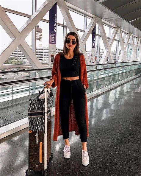 Travel Outfit Summer | Comfortable travel outfit, Stylish outfits, Chic travel outfit