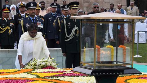 President Murmu, PM Paid Tributes To Mahatma Gandhi At The Raj Ghat | INDToday