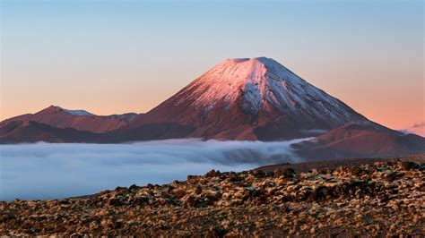 Wallpaper : pegunungan, awan-awan, langit, puncak bersalju, tanaman, batuan, Mount Ngauruhoe ...