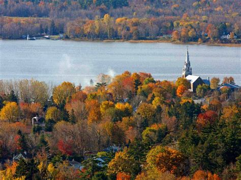 Best Places to See Fall Foliage in Quebec | Vagrants Of The World Travel