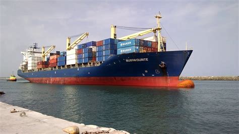 Container Vessel Berthing at Takoradi Port - YouTube