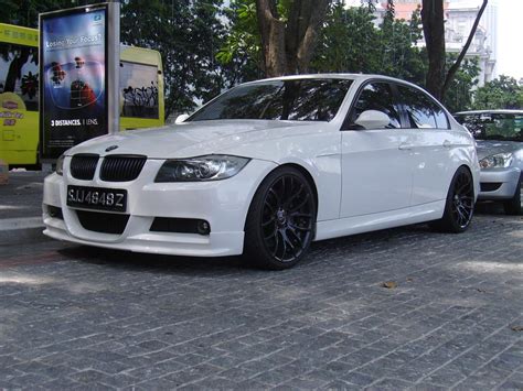 View of BMW 320i E90. Photos, video, features and tuning. gr8autophoto.com